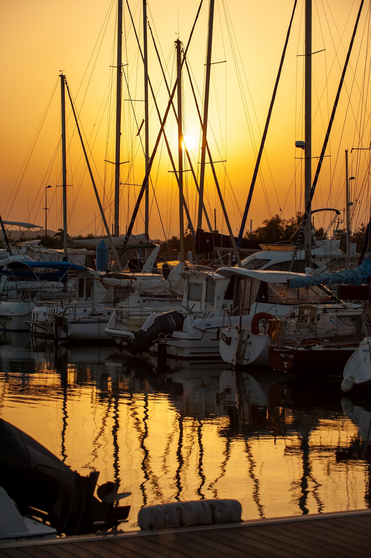 Coucher de soleil sur le port du Chichoulet