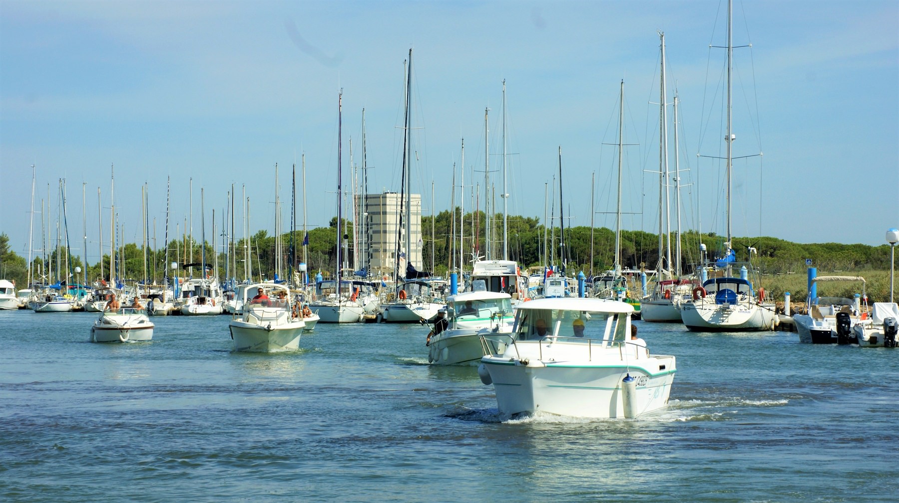 Bateaux qui partent du port du Chichoulet