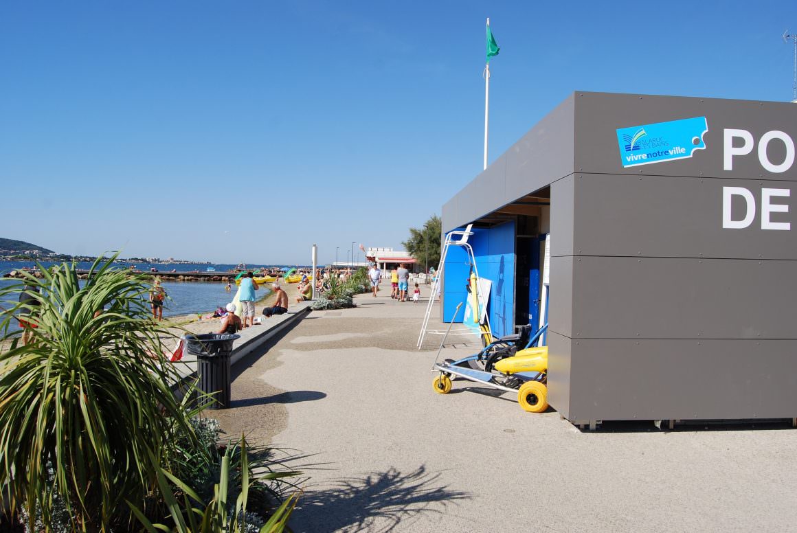 Poste de secours de Balaruc les Bains avec vue sur le bassin de Thau