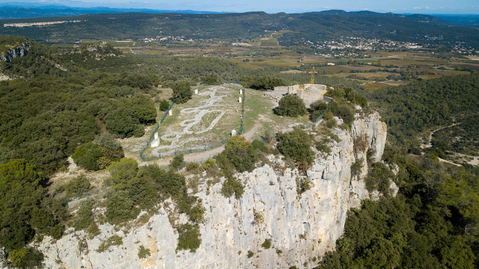 Le Rocher du Causse, son oppidum et sa table d'orientation
