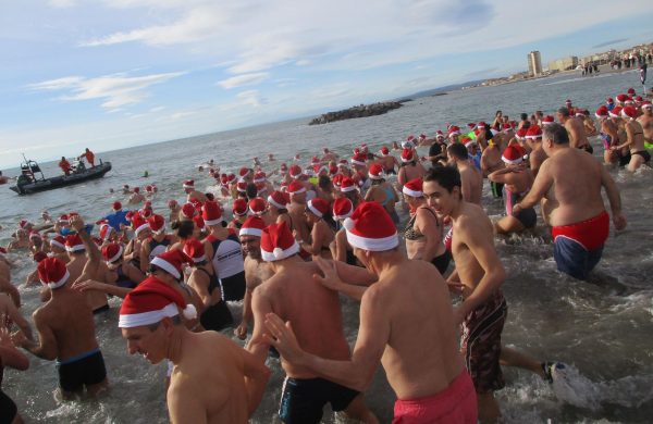 Bain de Noël dans la Méditerranée à Valras-Plage