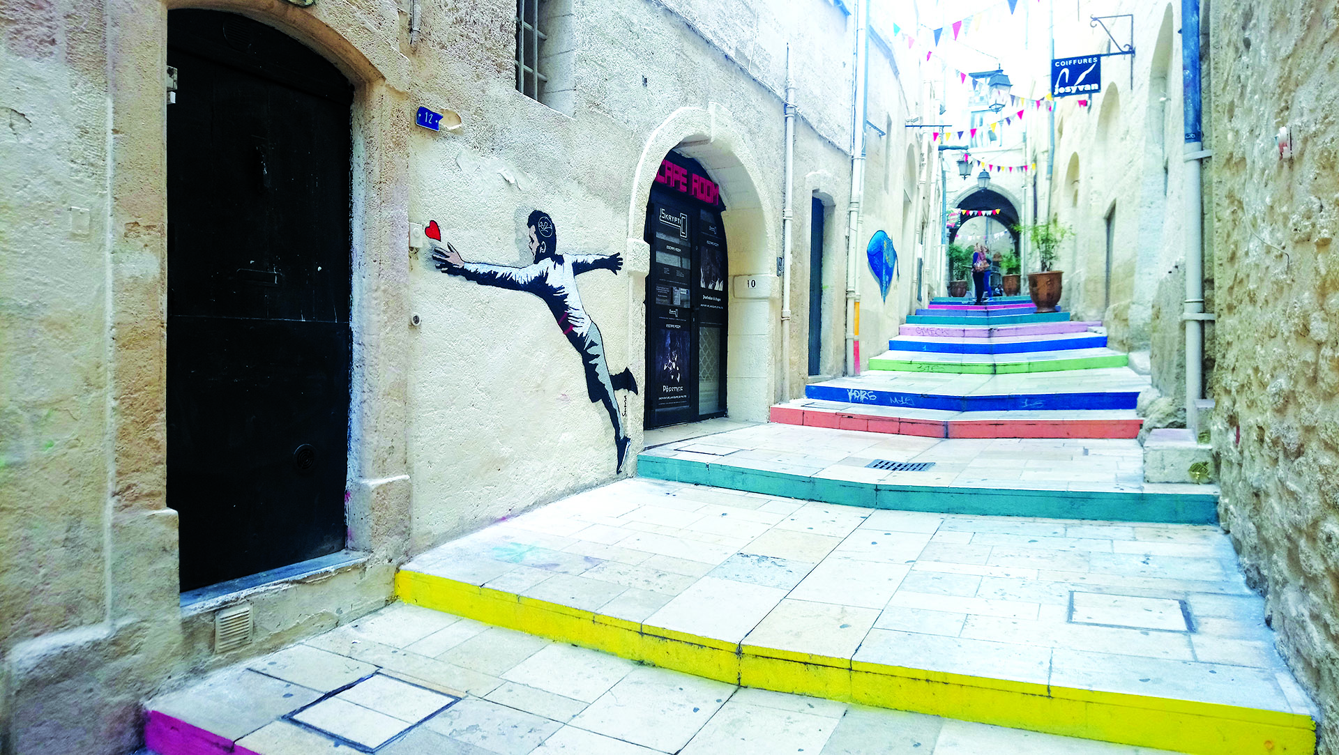 Ruelle de Montpellier avec oeuvres de street-art