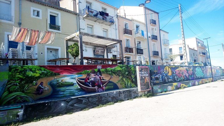 Quartier haut de Sète avec oeuvres de street-art