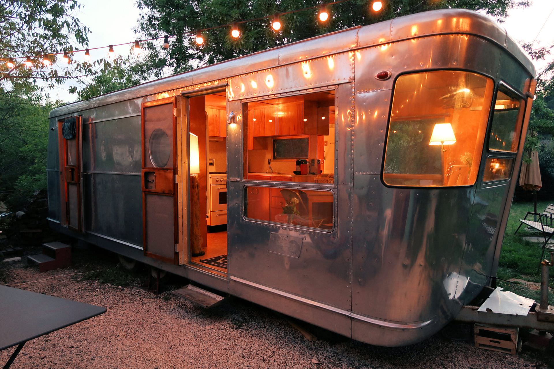 Billie, la caravane vintage américaine de l'Auberge du Cèdre à Lauret en Pic Saint Loup