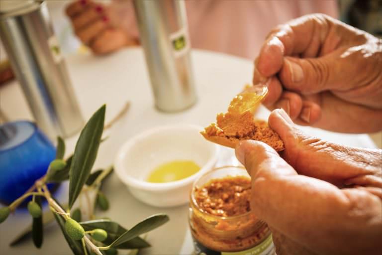 Dégustation de tapenade avec Fleur d'olive à Nissan les Ensérune