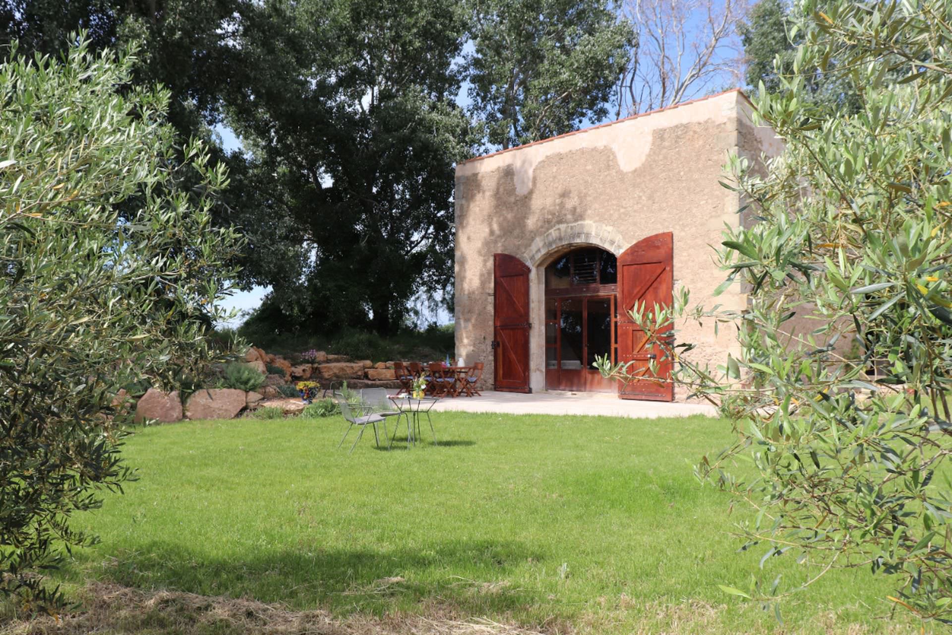 Gîte du Petit Verdot au coeur du Domaine Saint Martin de Divisan à Béziers entre vignes et oliviers