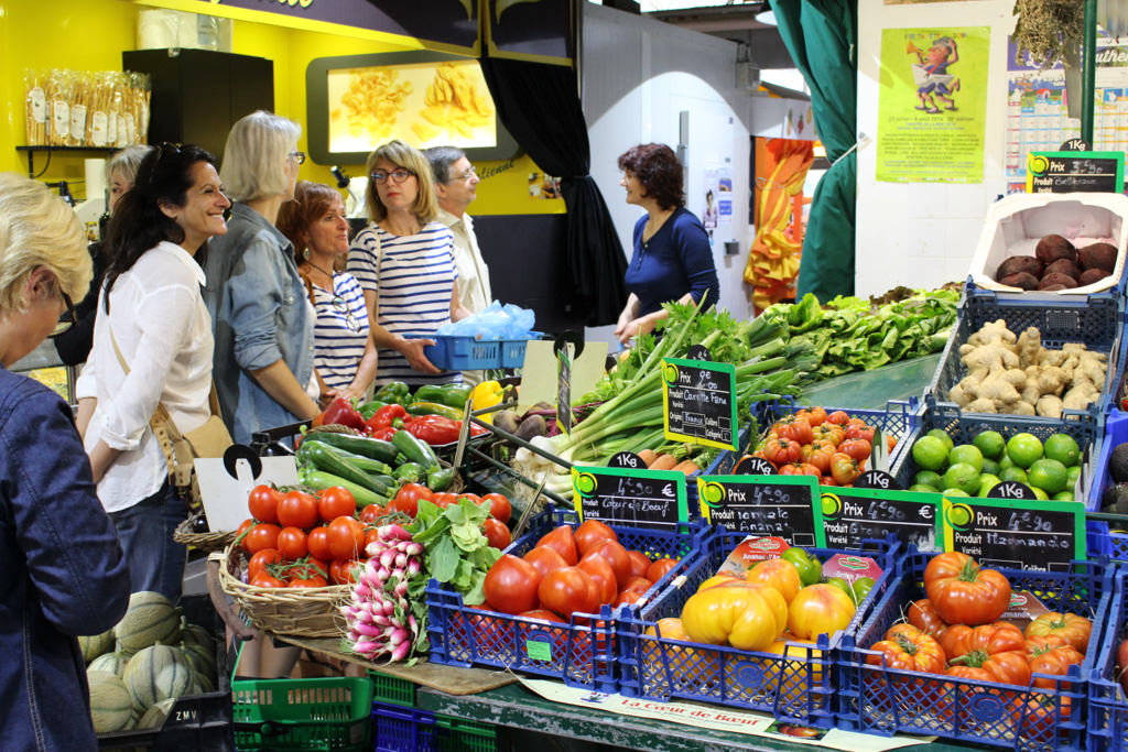 étal de fruits et légumes aux halles de Sète