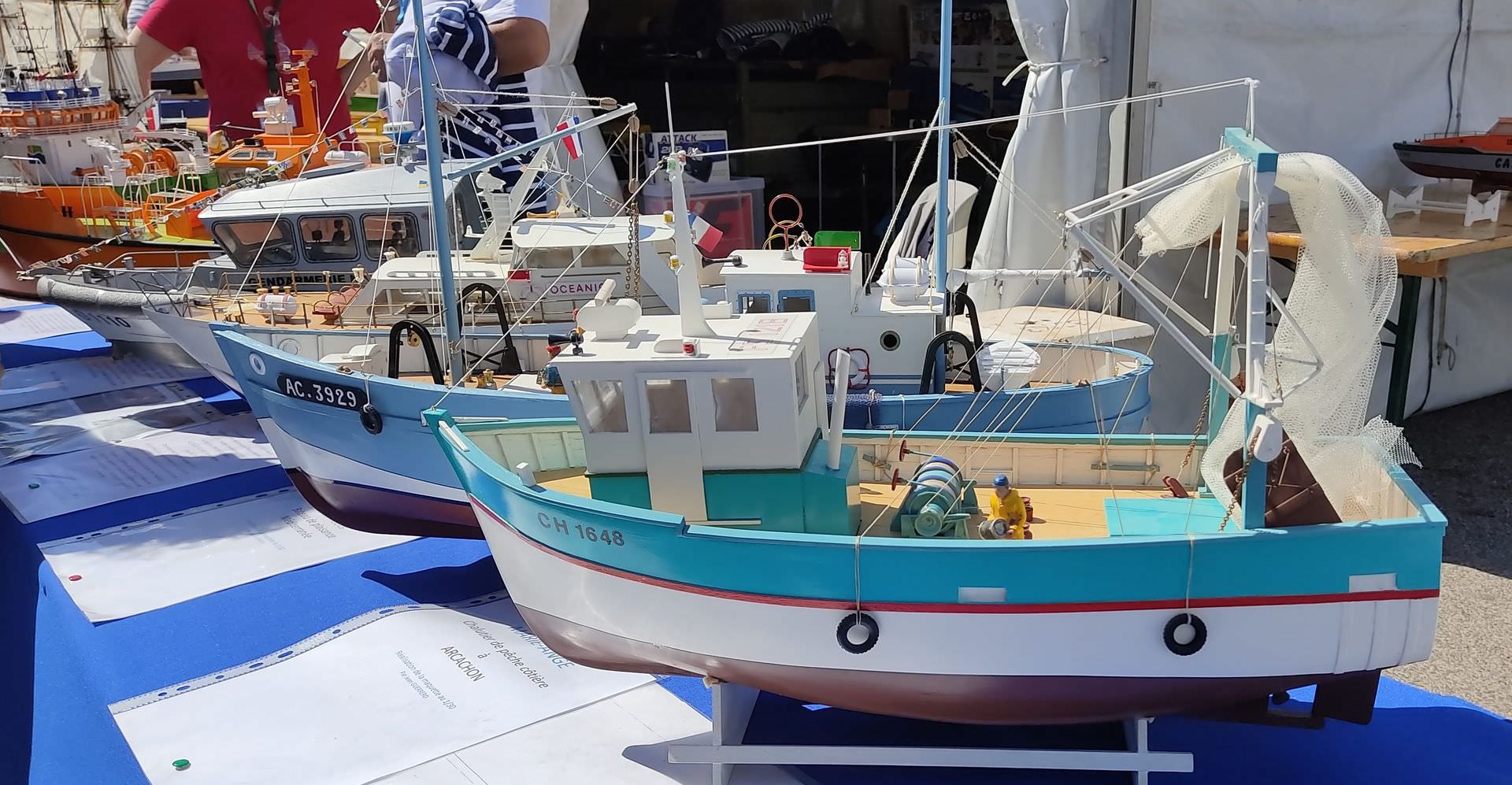 Maquettes de bateaux exposés à Escale à Sète, la fête des traditions internationales maritimes