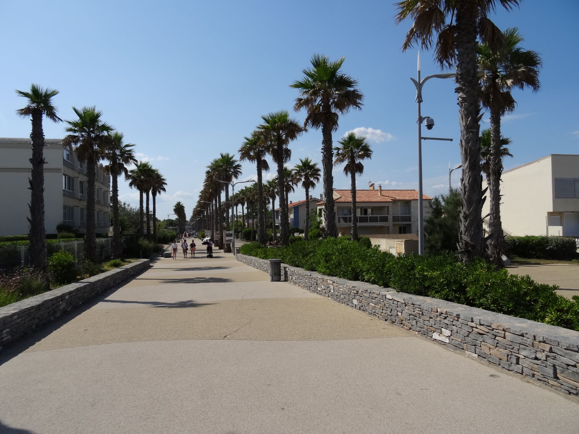 Allée à Marseillan Plage menant à la plage