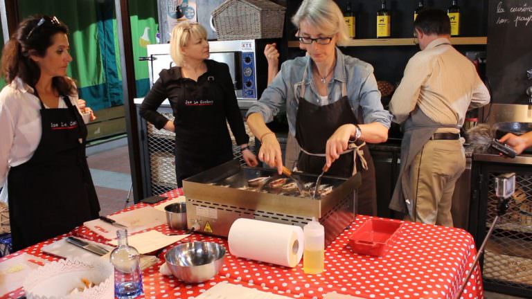 Atelier cuisine chez Joe Le Cooker dans les halles de Sète