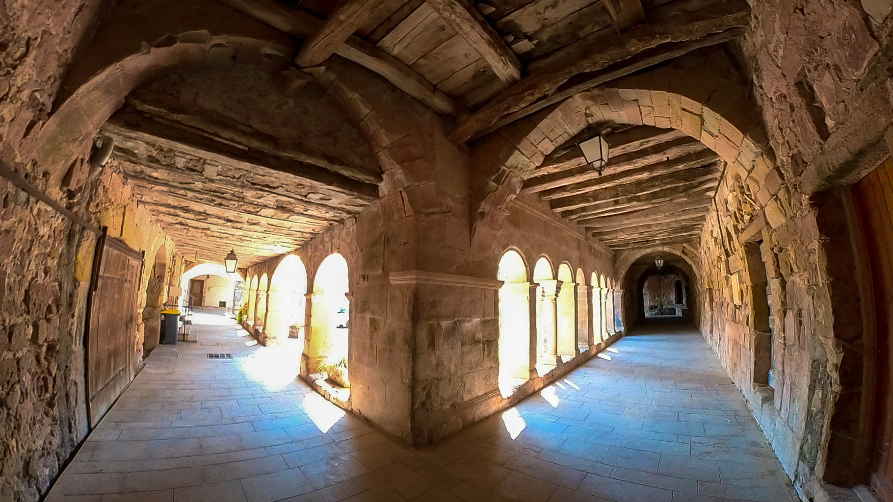 Cloitre de l'abbaye de Joncels