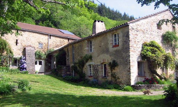 La Ferme de Roquecave à Ferrals Les Montagnes dans le Haut Languedoc
