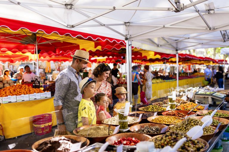Marché de Mauguio en famille