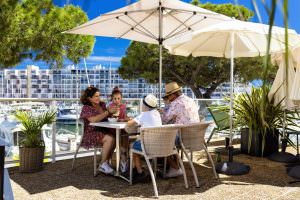 Restaurant sur le port de Carnon en famille