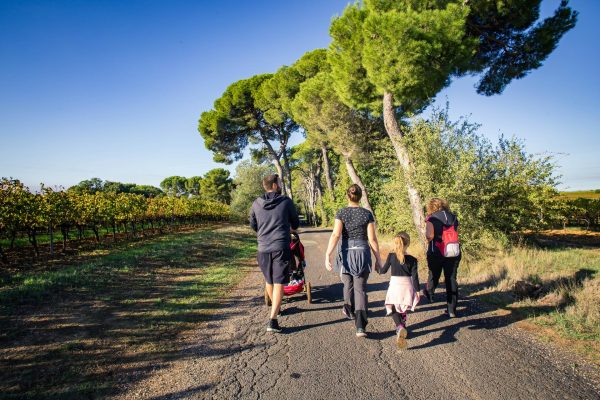 Famille en balade sur l'Oenorando d'Alignan vers Béziers
