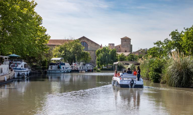 Péniche sur le Canal du Midi à Colombiers