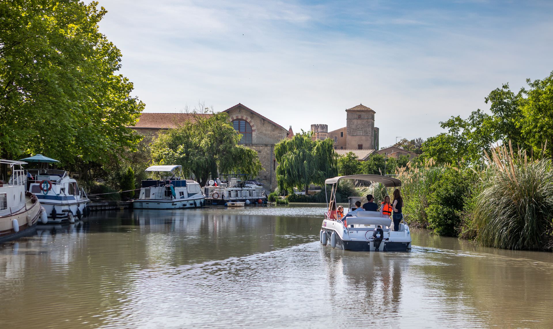Colombiers - Canal du Midi @ Olivier Octobre - Hérault Tourisme Péniche sur le Canal du Midi à Colombiers