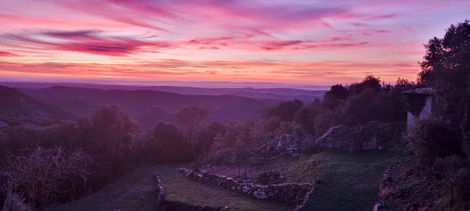 Passa meridia - lever de soleil au gîte de Font Sèque @ Hugues Pagès