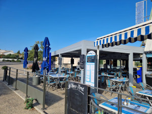 Restaurant Le New Port chez Christelle sur le petit port fluvial de Colombiers face au Canal du Midi