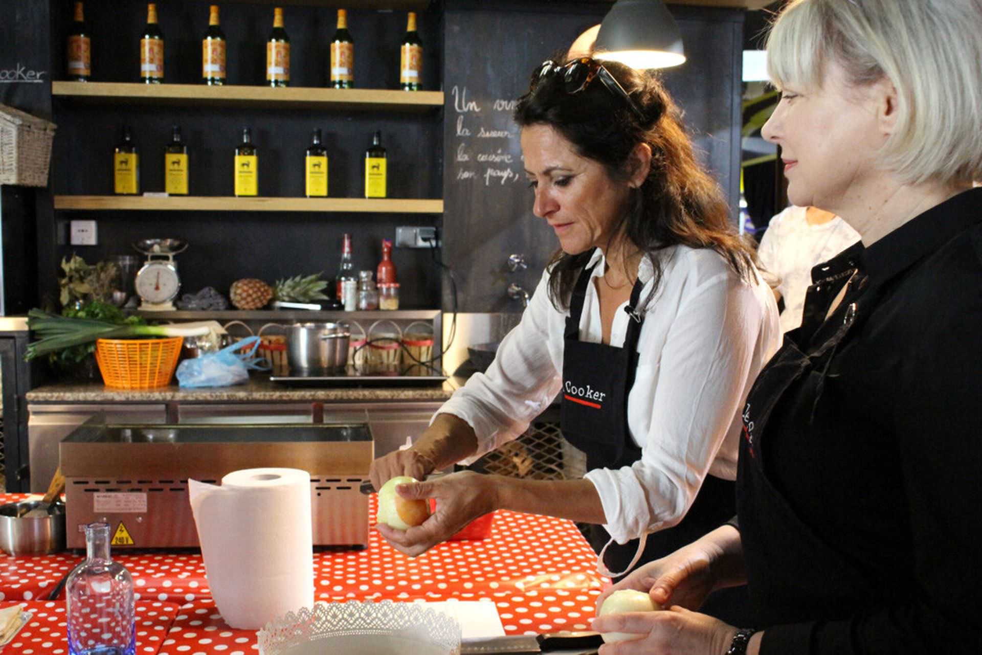 Atelier de cuisine chez Joe le Cooker au coeur des halles de Sète