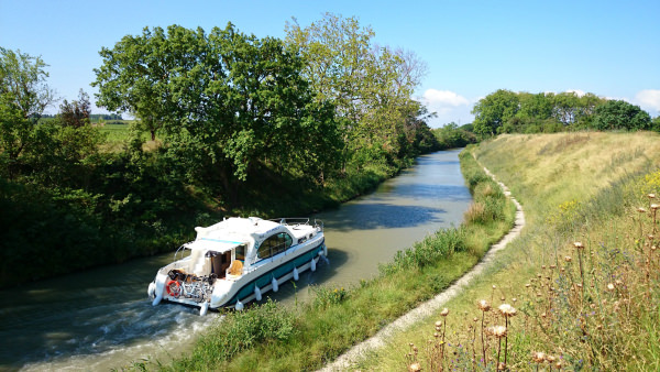 Péniche sur le canal du Midi