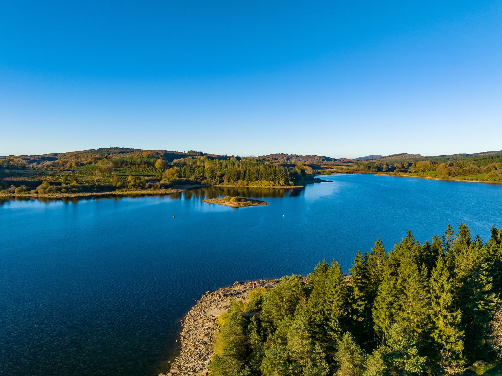 Lac de Vesoles dans le Haut-Languedoc vu de drone