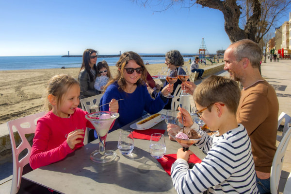 Grau d'Agde - Famille au restaurant