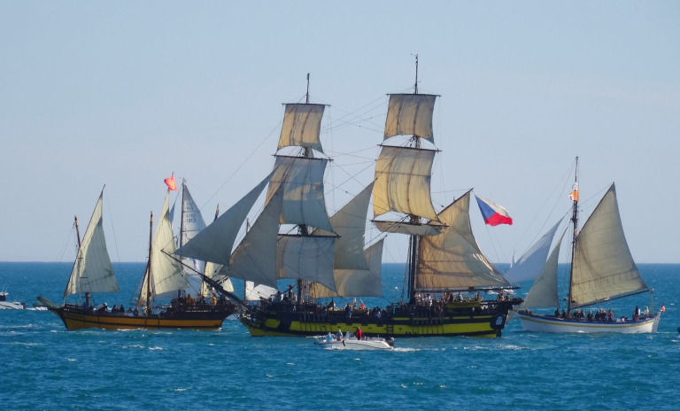 Escale à Sète - Des navires de légende voguent ensemble et se croisent