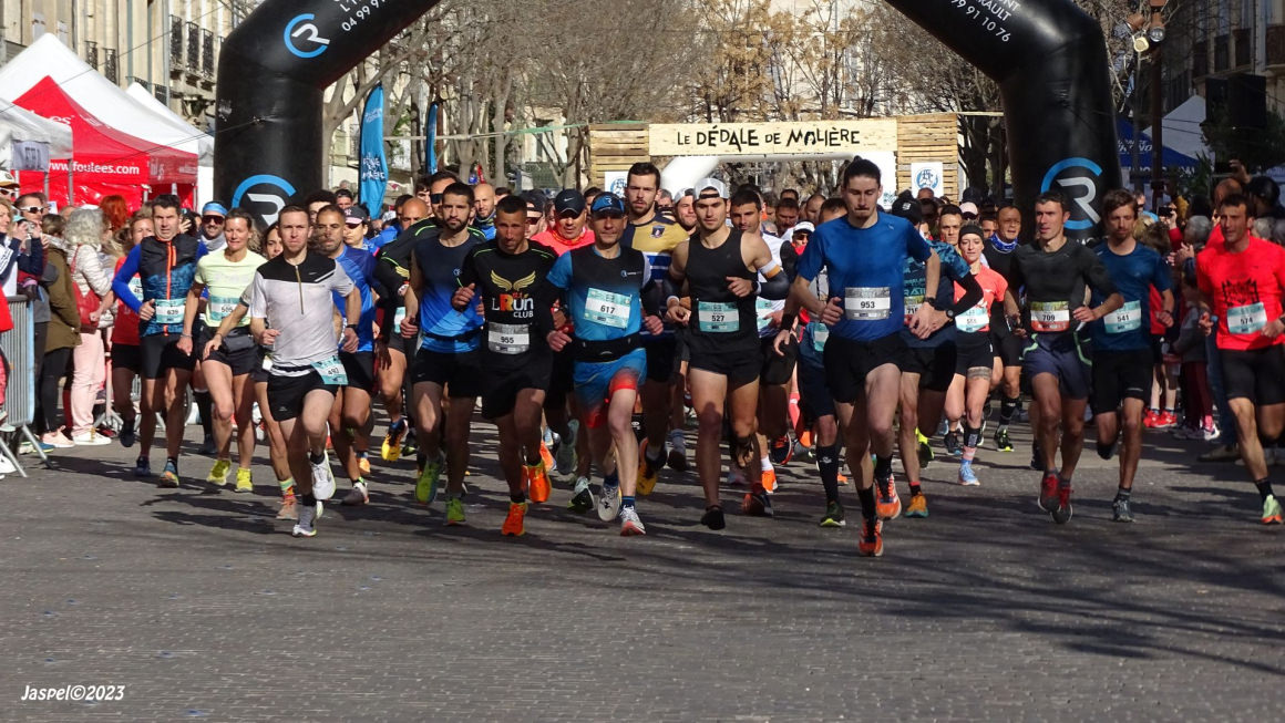 Départ du trail urbain "Le Dédale de Molière" à Pézenas