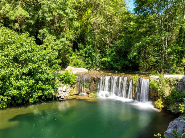 Petite cascade sur la rivière Gravezon dans les Monts d'Orb