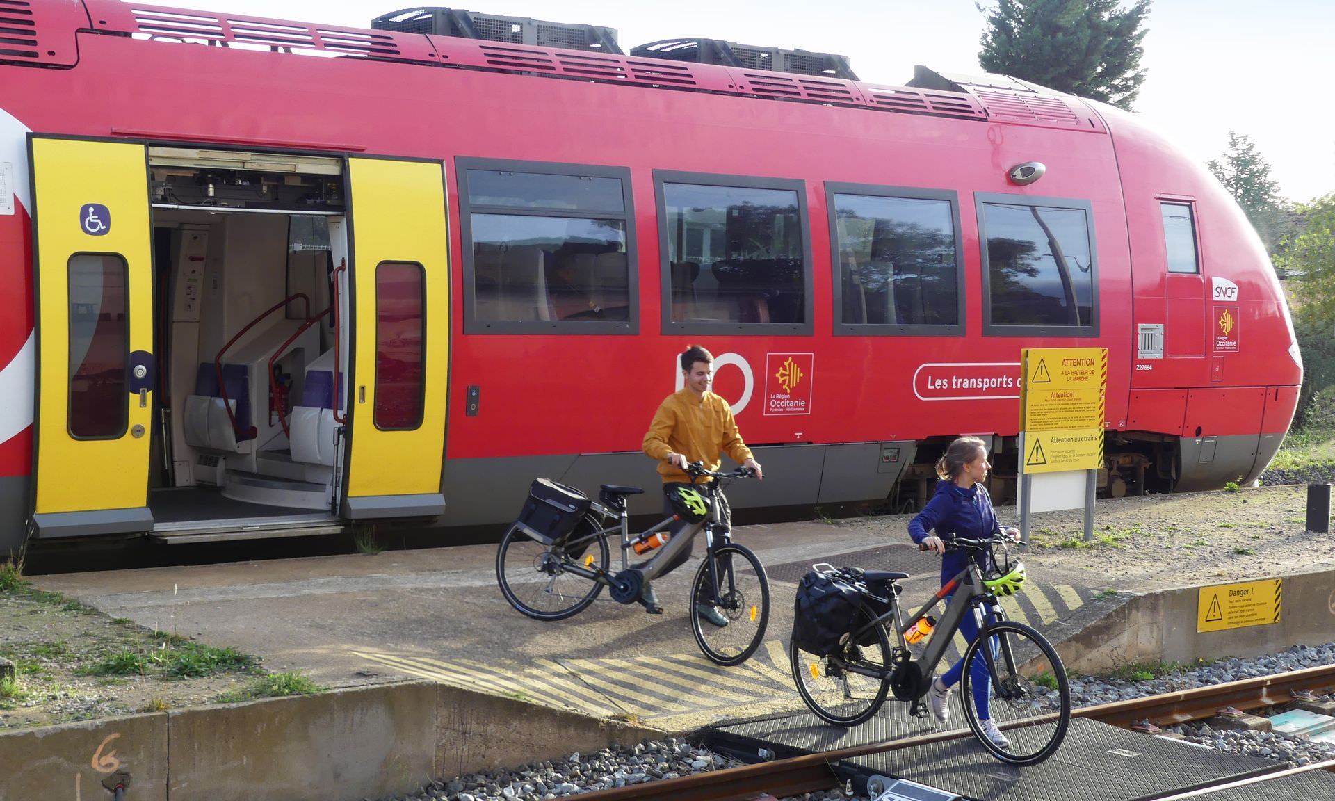 A vélo à la gare de Magalas © Murielle Sanz A vélo à la gare de Magalas