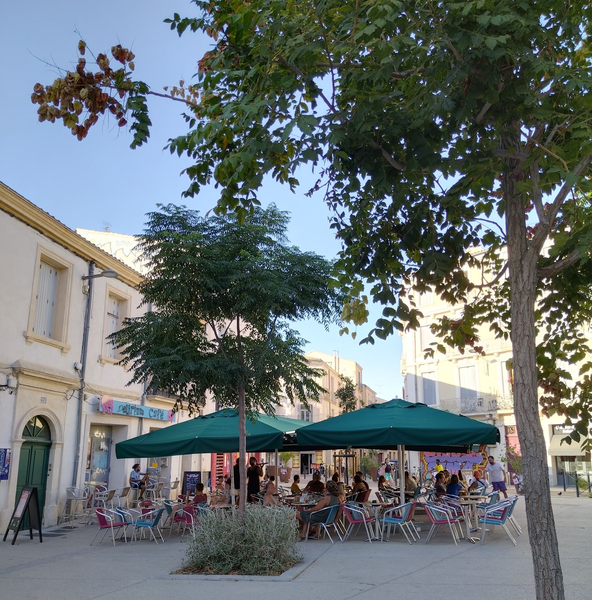 Délirium café sur la Place Salengro dans le quartier Figuerolles à Montpellier