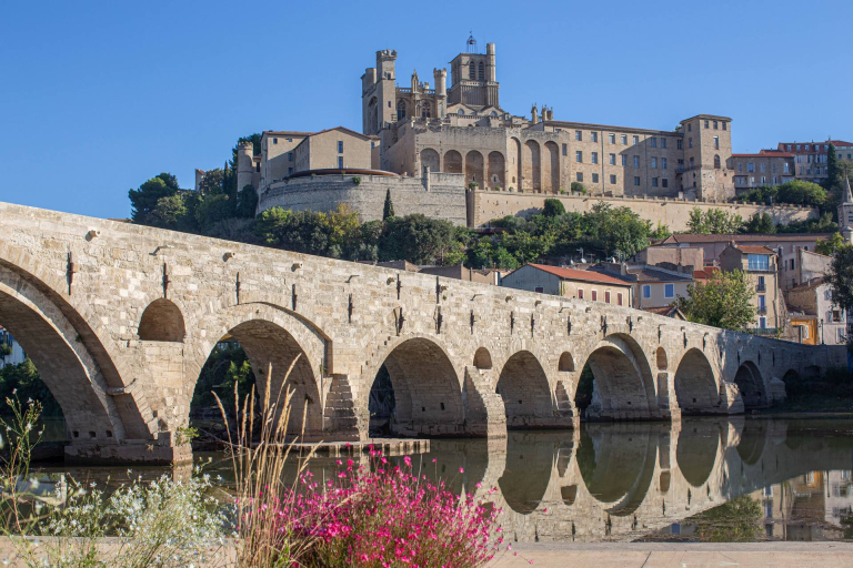 Vue sur le Pont Vieux et de la cathédrale St Nazaire à Béziers© Karine Grégoire