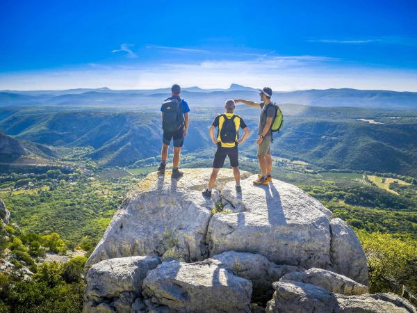 3 copains en rando sur la Seranne