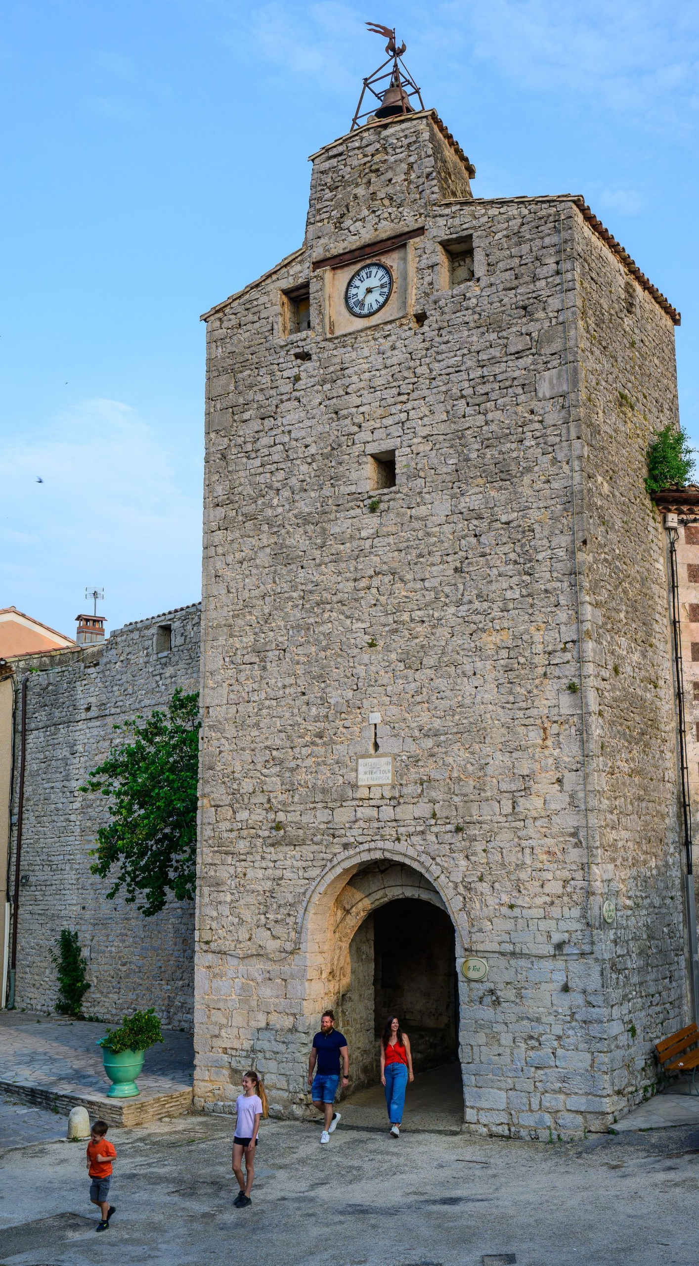Tour-porte de Fanabregol à Viols-Le-Fort © Régis Domergue Tour-porte à gorge ouverte de Fanabregol dans le village médiéval de Viols-Le-Fort près du Pic Saint-Loup