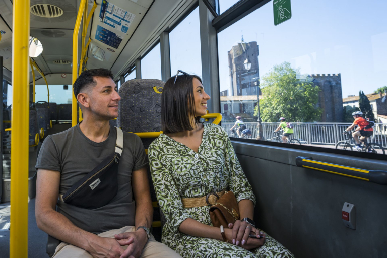 Couple en bus à Agde