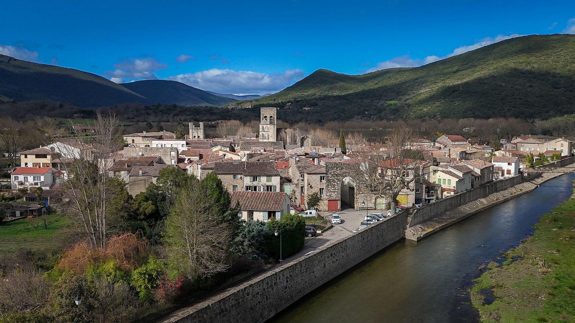 Villemagne L'Argentière © Eric Brendle Villemagne L'Argentière au bord de la Mare dans le Haut-Languedoc