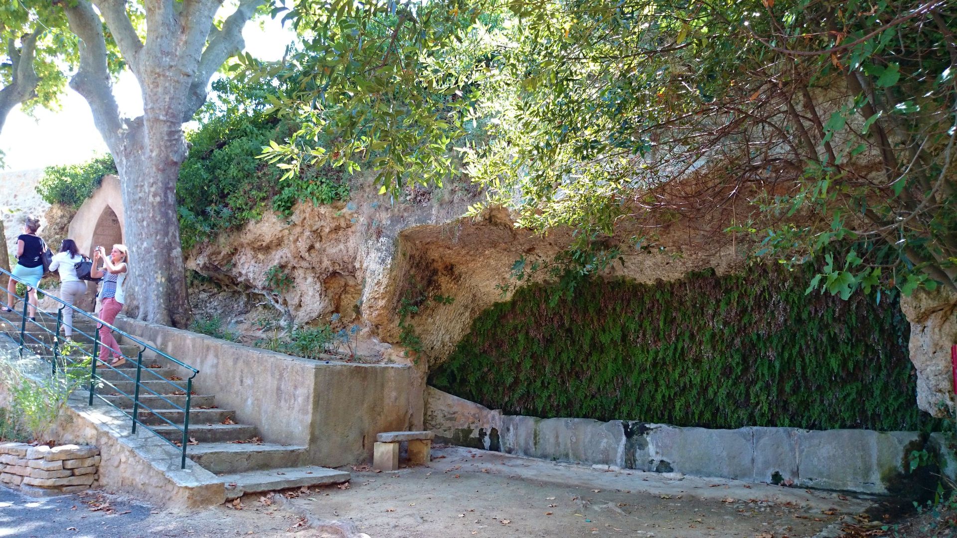Fontaine romaine de Montouliers © Eric Brendle Fontaine romaine du village caladé de Montouliers