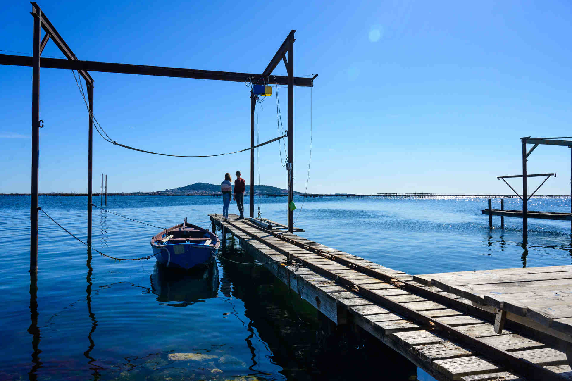 Etang de Thau © Régis Domergue Couple dans un mas conchylicole au bord de l'étang d eThau