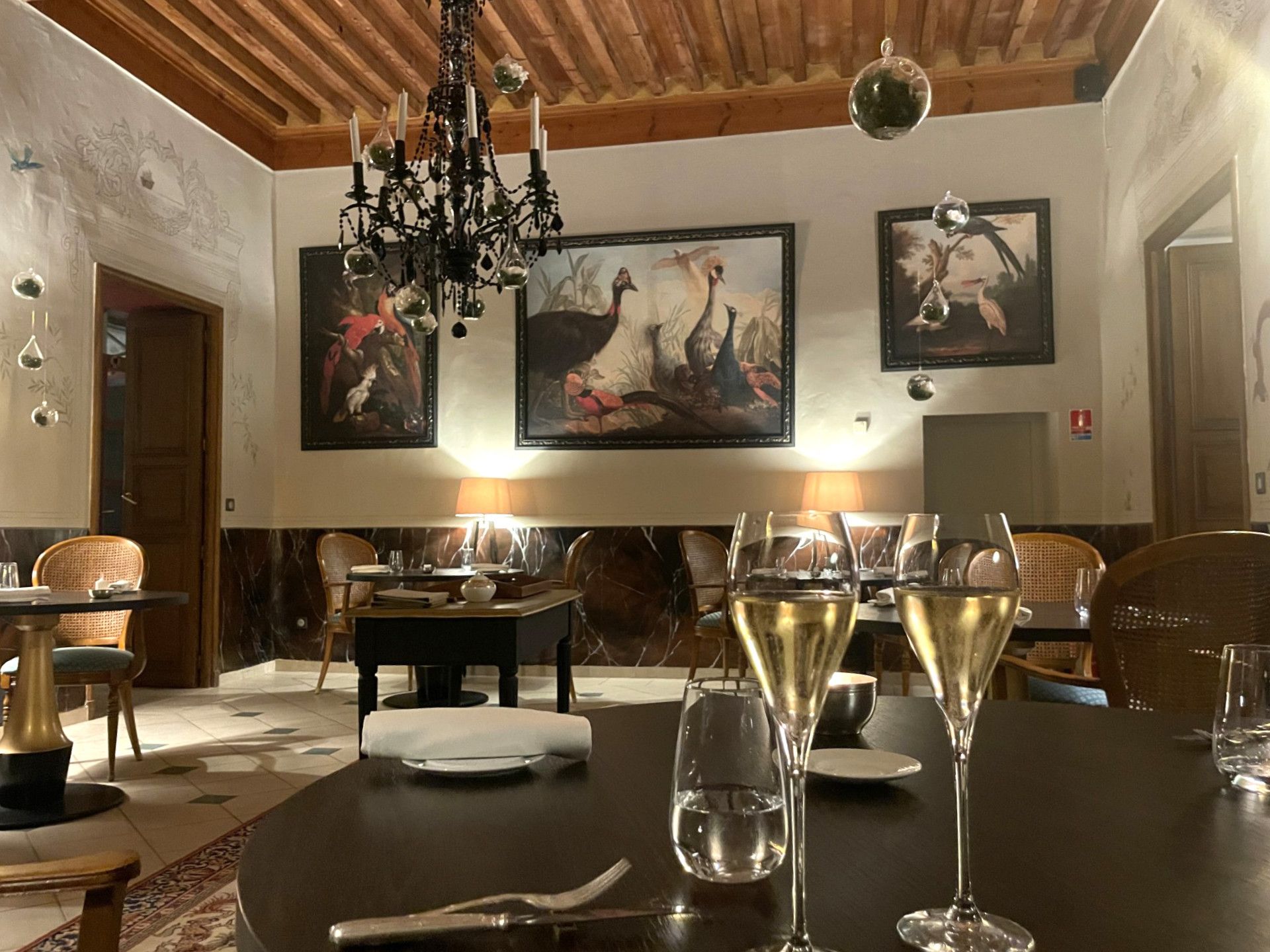 Restaurant du Château de Siran © Sabrina Lucchese Vue sur la salle du restaurant du Château de Siran dans le Minervois