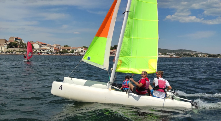 Catamaran sur l'étang de Thau