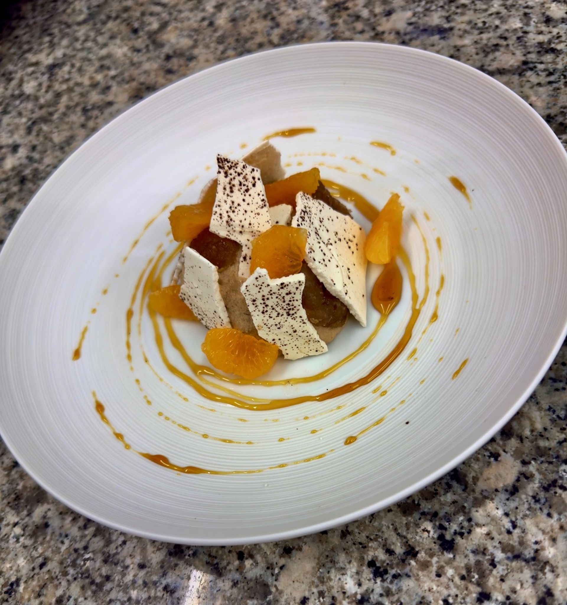 Dessert Le Mont Blanc du chef Thomas Blet du restaurant gastronomique du Château de Siran dans le Minervois