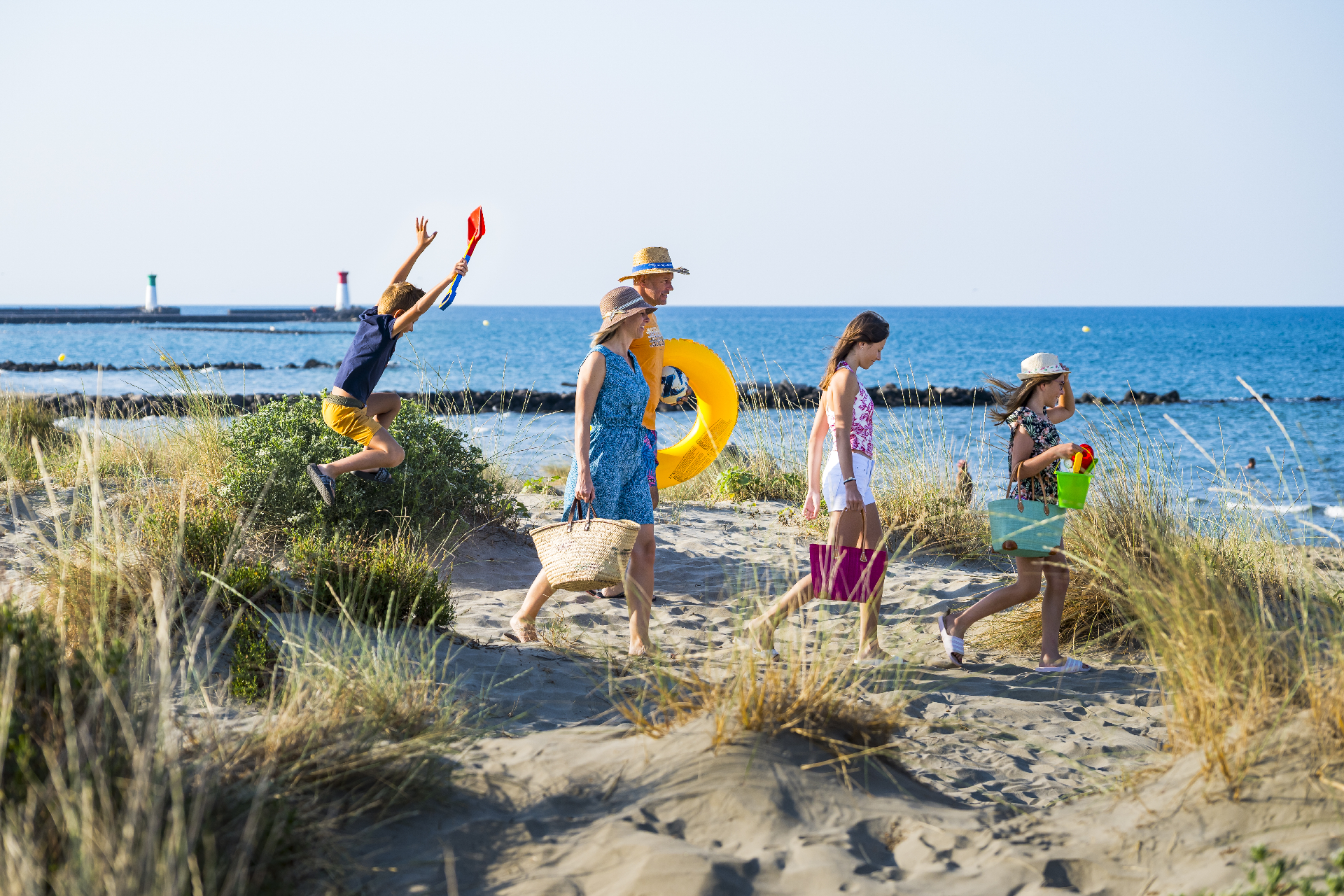 Famille à la plage de la Tamarissière