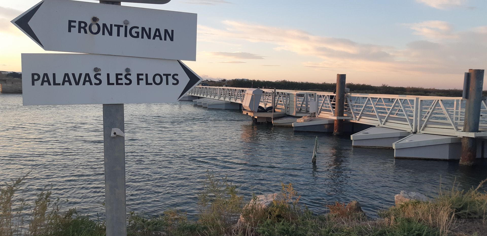 Passerelle du Pilou à Villeneuve-les-Maguelone en fin de journée