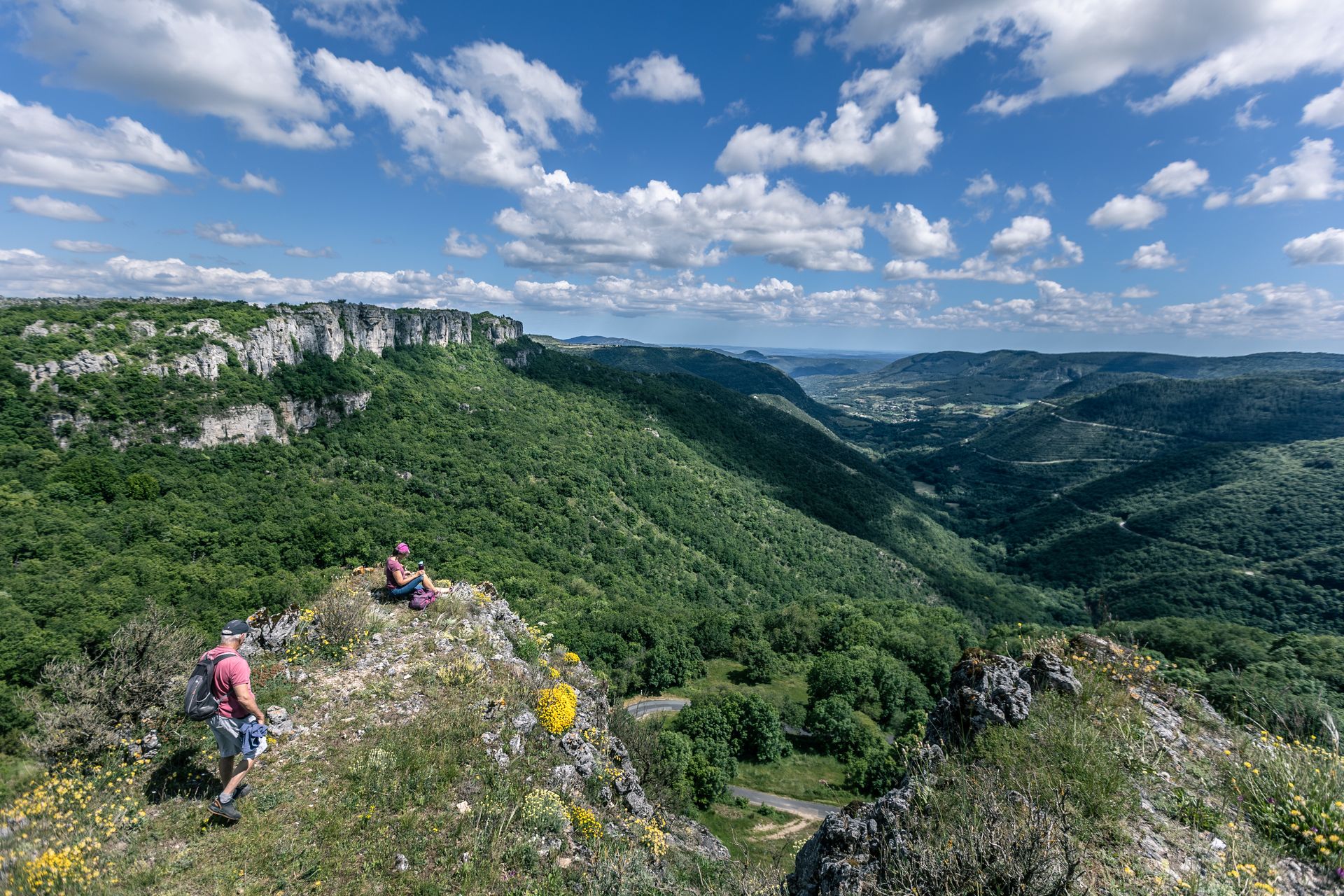 Couple en randonnée dans le Cirque de Labeil