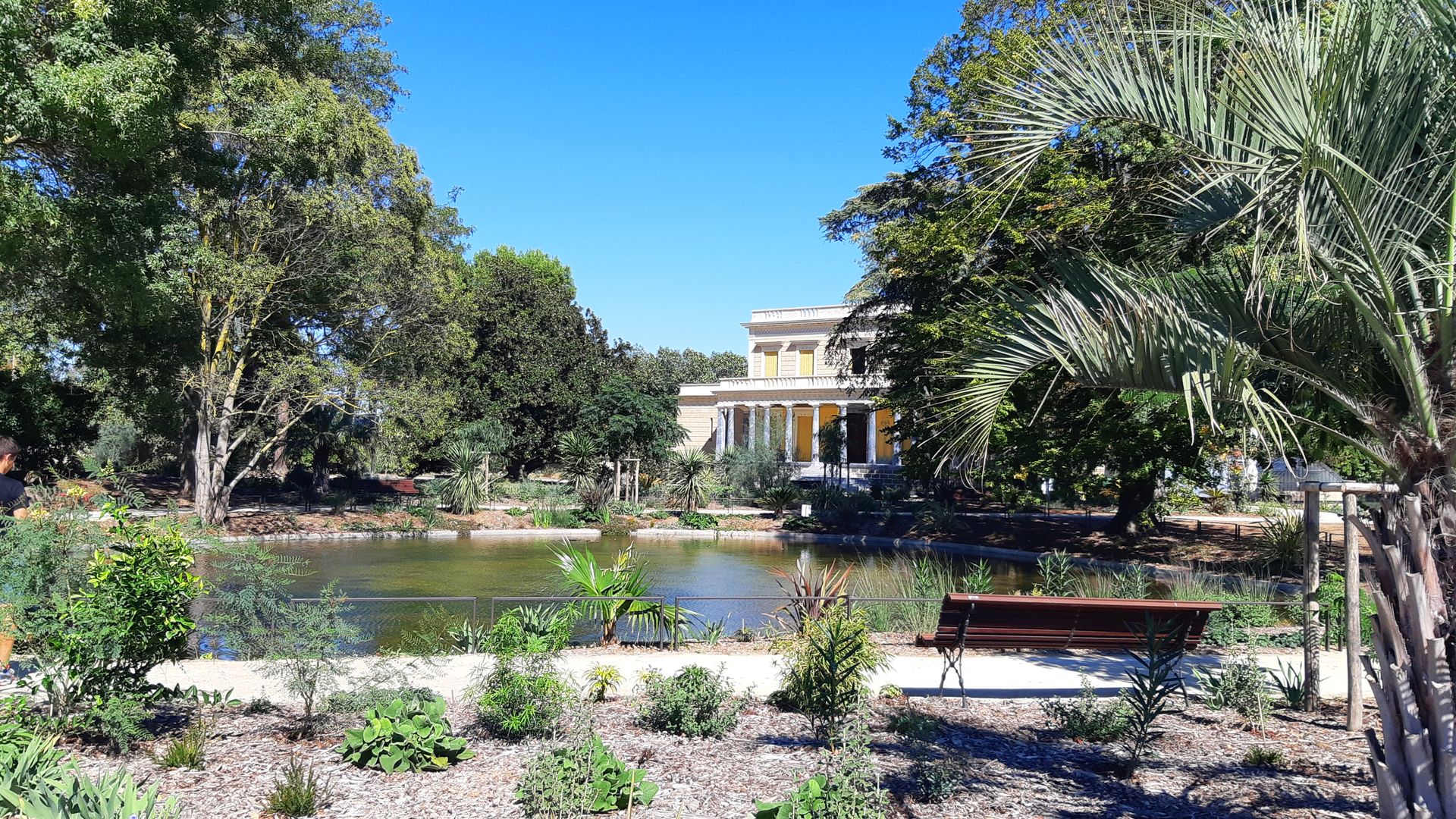 Jardin du Château Laurens aménagé au coeur du domaine de Belle-Isle à Agde