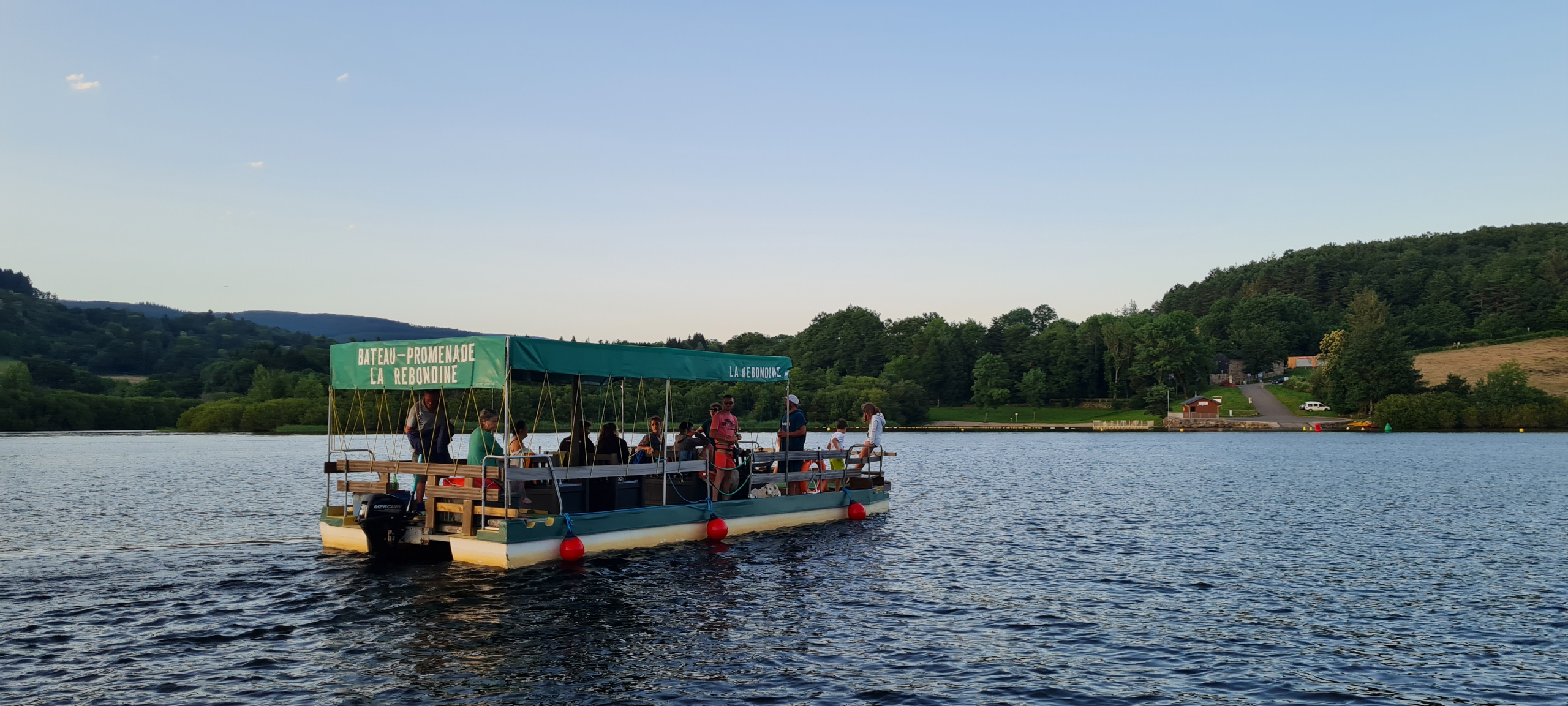 Balade sur le Lac de La Raviège en Haut-Languedoc.