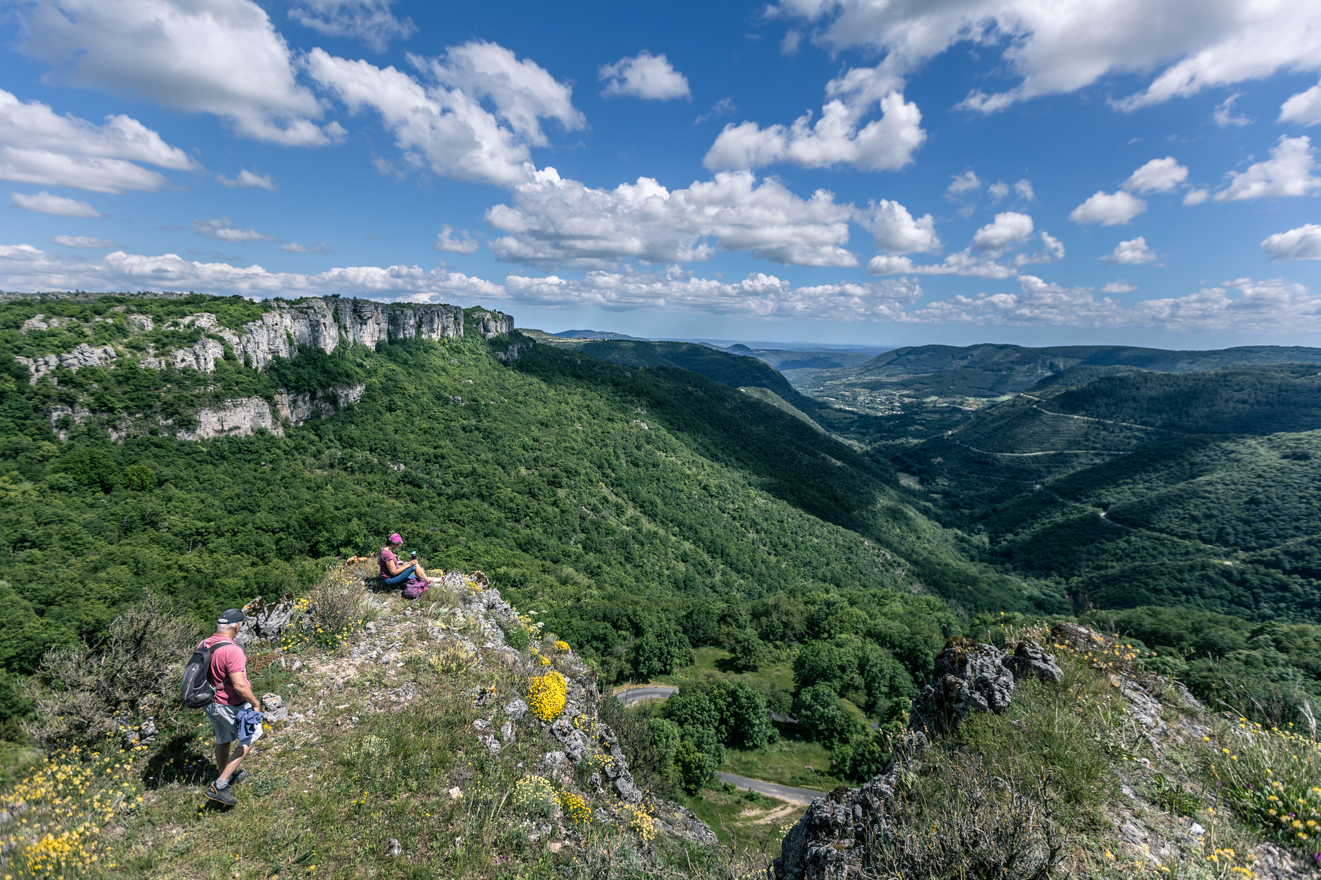 Couple de jeuniors en rando au Cirque de Labeil