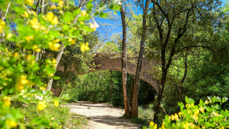 Pont de l'Amour traversant la rivière Dourbie à Villeneuvette