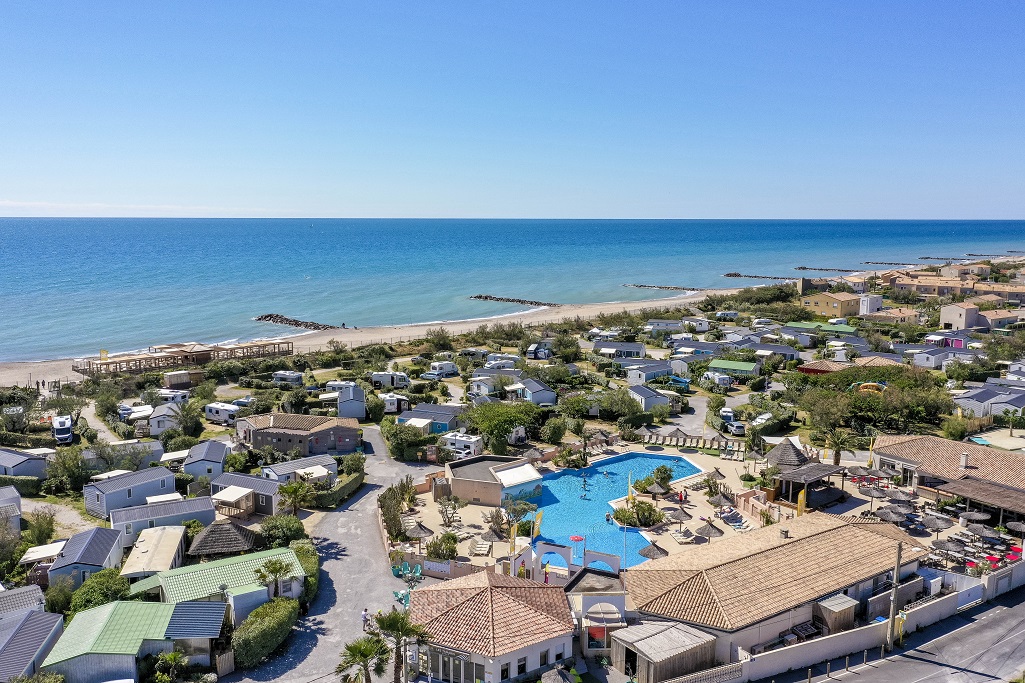 Vue aérienne sur le camping Sandaya Les Tamaris à Frontignan